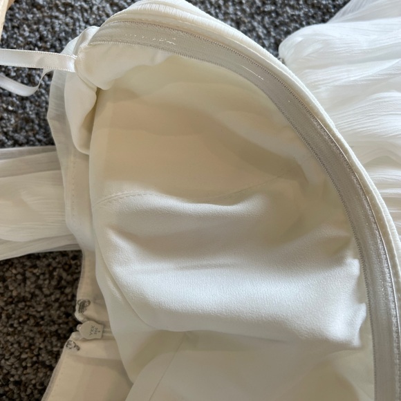 Short White chiffon dress with neck scarf - Picture 5 of 9